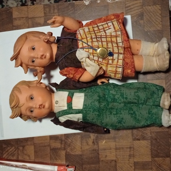 2 Hummel rubber dolls, boy and girl, stamped on each neck - Picture 1 of 8